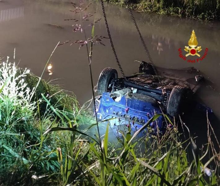 Auto nel canale a Jesolo con 4 ragazzi morti: un fermo per omicidio stradale 