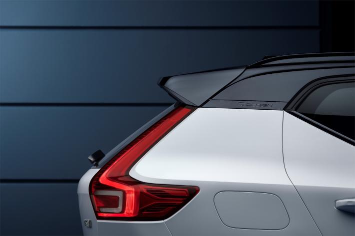 Al volante di Volvo XC40 D4 R-Design