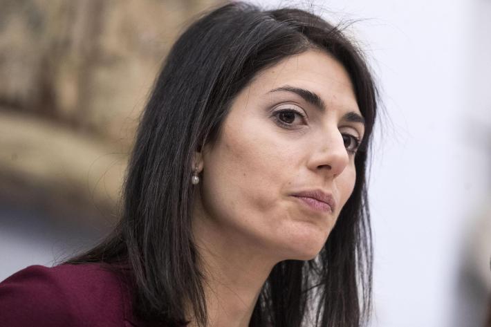 Raggi indagata. "Sono serena, ho gi&agrave; informato Grillo e vertici M5S"