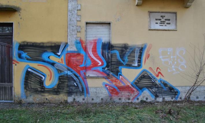 Colorno, invasione di murales abusivi