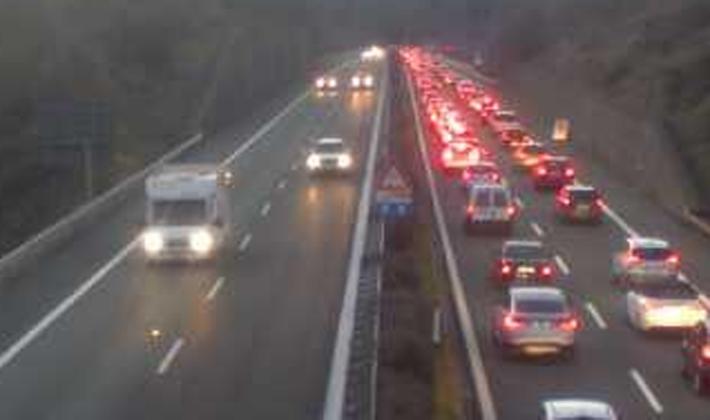 Traffico intenso e cantieri: 5 chilometri di coda sull'A15