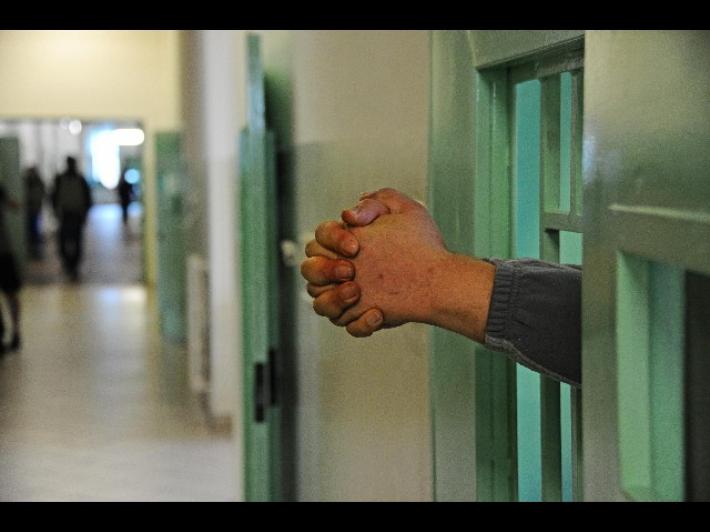 Prato: la Procura indaga su nuove violenze, anche sessuali, sui detenuti 