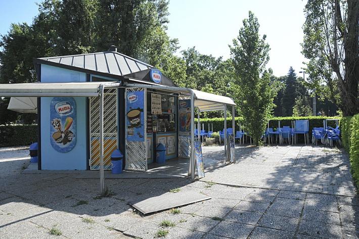 Parco Ferrari, Il chiosco &laquo;strangolato&raquo; dalle tasse