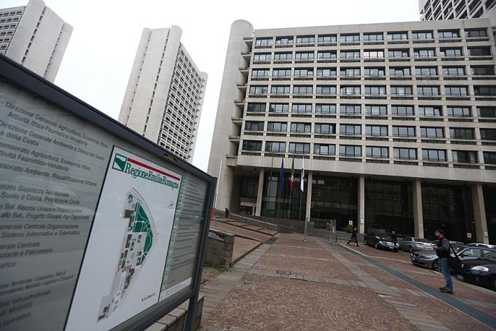 Omofobia, l'Emilia-Romagna approva la legge anti-discriminazioni