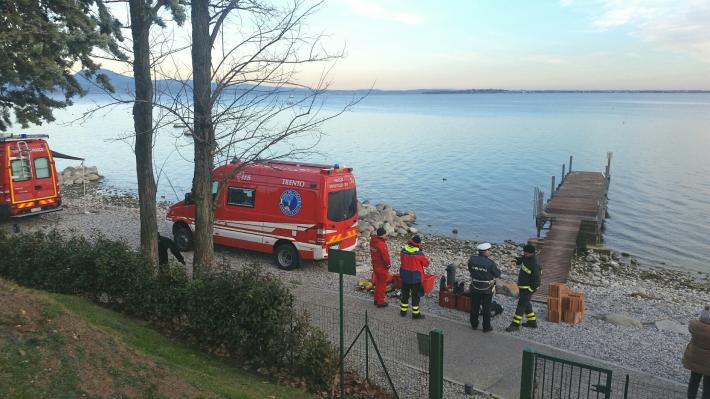 Brescia: ragazzino si getta nell'acqua per recuperare il pallone e muore