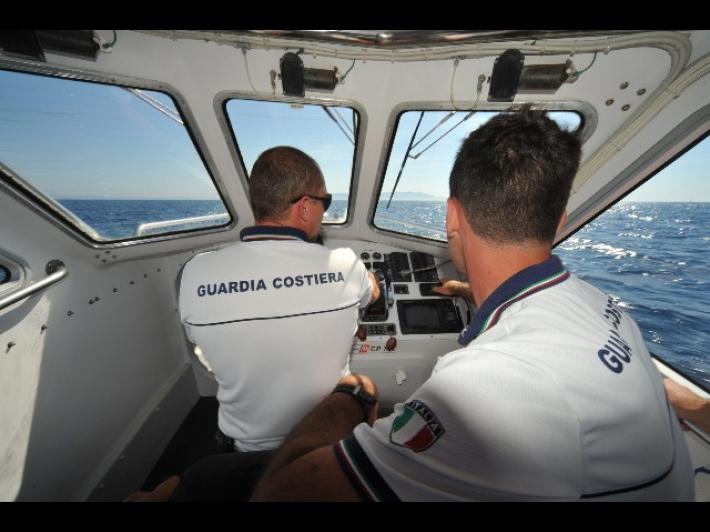 Pedal&ograve; alla deriva, tre giovani salvati a Ischia