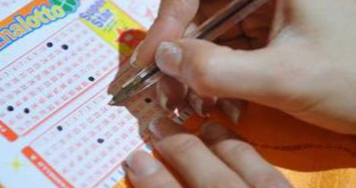 Superenalotto, il jackpot oltre 300 milioni di euro