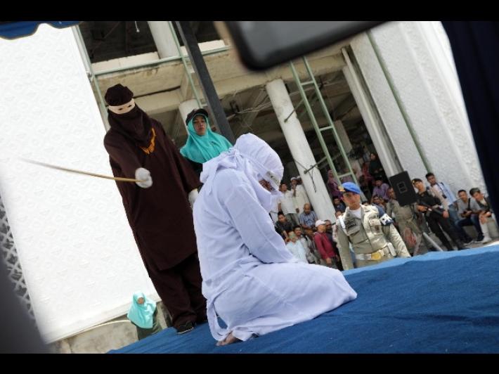 Donna frustata in pubblico per aver fatto sesso prima del matrimonio 
