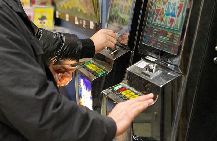 Gli italiani nel 2018 hanno speso 19 miliardi di euro in slot e lotterie