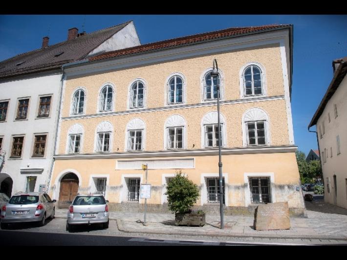 Austria, la casa natale di Hitler sar&agrave; usata per la formazione della polizia