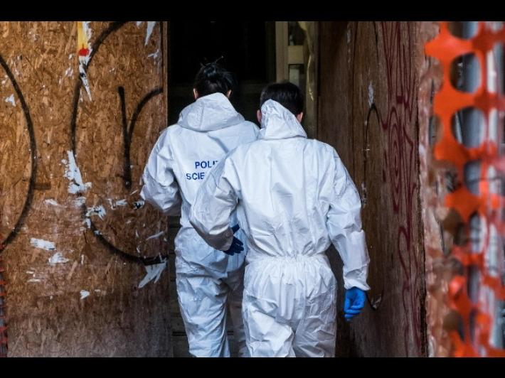 Donna tiene in casa per un anno il cadavere della propria anziana madre