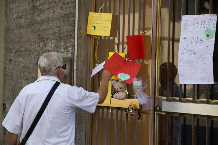 La ricostruzione: dopo la strage il 21enne ha pulito i coltelli