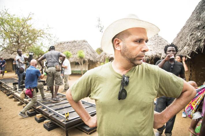 'Migranti maltrattati sul set dell'ultimo film di Zalone'.  Il produttore: 'E' falso'