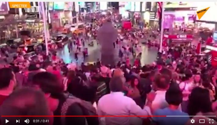 Panico a Time Square per forte botto, ma era la marmitta di una moto  - Video 