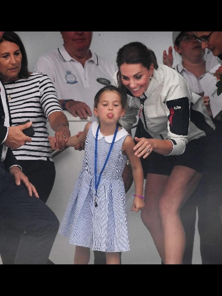 Gb: spopola la linguaccia di Charlotte