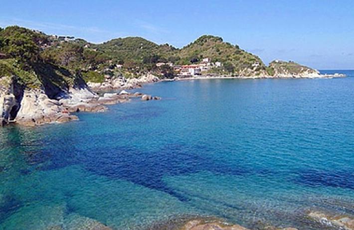 Grave 12enne dopo un tuffo in piscina all'isola d'Elba