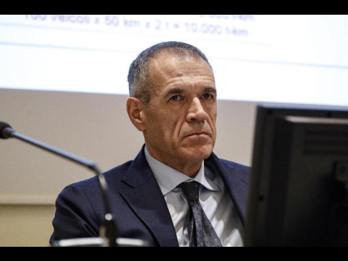 Incarico accademico in Cattolica per Cottarelli (Pd) che si dimette da senatore: "A disagio nel Pd della Schlein"