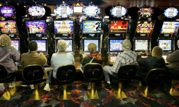 Slot mania: a Parma spesi mille euro a testa