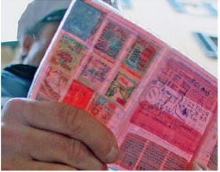 Con microcamere e auricolari all'esame di guida, 30 indagati