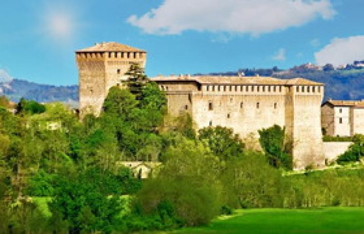 Varano Melegari, festa hard al castello. Con polemica