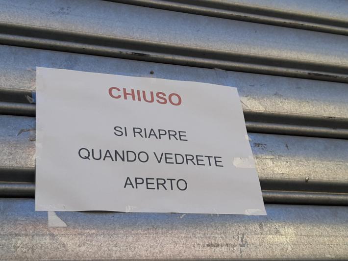Via Bixio, chiuso per ferie