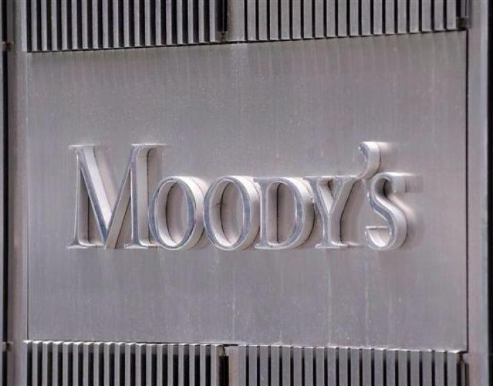 Moody's conferma il rating sull'Italia e alza l'outlook ma avverte: "Occorre ridurre il deficit" 