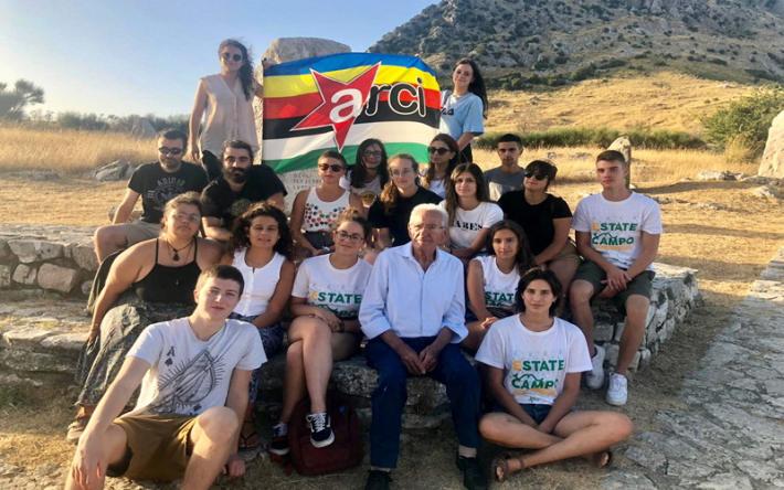 Otto giovani sampolesi al lavoro nei campi confiscati alla mafia