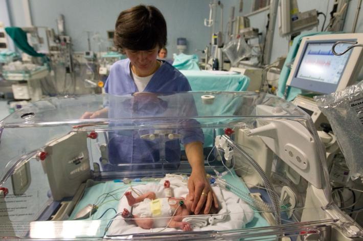 Baccanelli:  bimbo nasce in auto