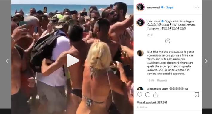          Vasco Rossi costretto a scappare dai fan in spiaggia: &laquo;&Egrave; stato un delirio&raquo; - Video 