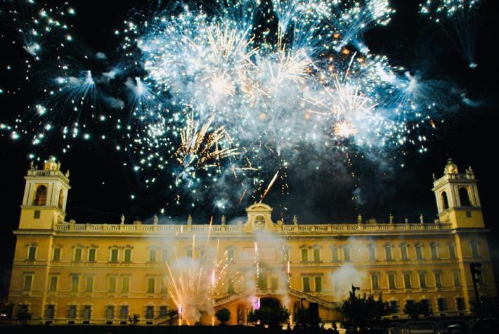 Niente botti:  fontane &laquo;d'artificio&raquo;  per lo show in Reggia