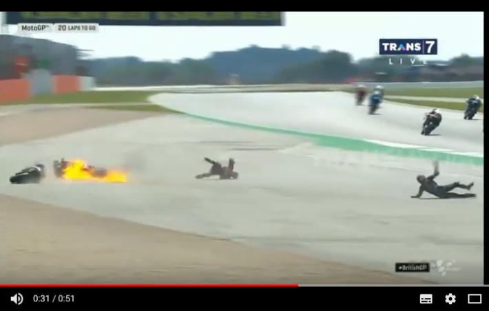  Motogp, incidente Quartararo-Dovizioso, la Ducati va a fuoco -  Video 