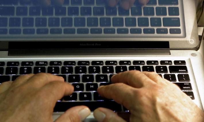 Truffa a Montecchio, attende la caparra ma trova il conto svuotato