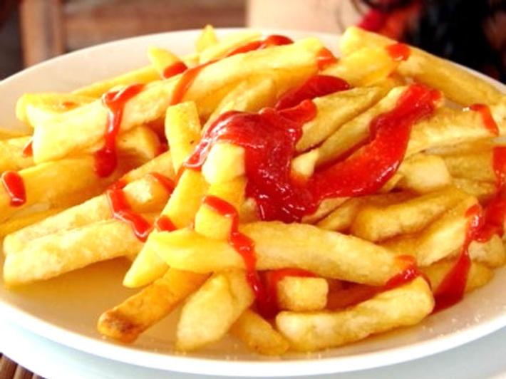 Teenager si nutre solo di patatine e diventa quasi cieco