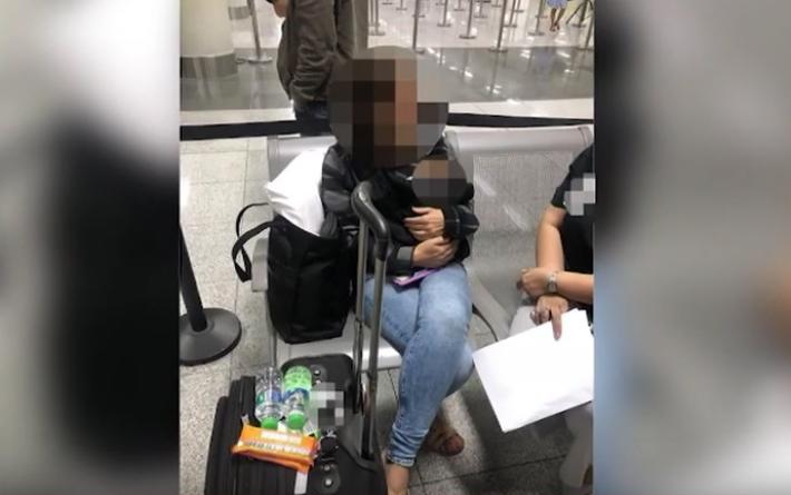 Donna con beb&egrave; di 6 giorni nascosto in valigia, arrestata