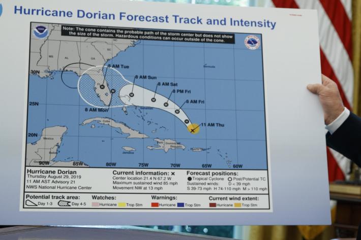 Uragano, Trump va in tv con una mappa modificata per dimostrare di aver ragione