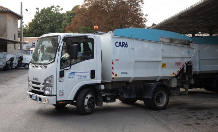 Ruba il camion dei rifiuti e fugge a Saint Tropez