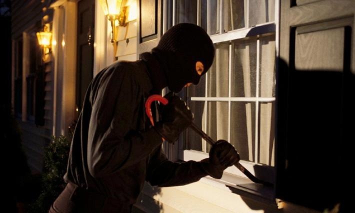 A tu per tu con i ladri in casa