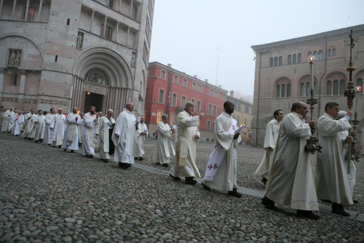 Parma, l'et&agrave; media dei preti? 68 anni. Tanti gli stranieri