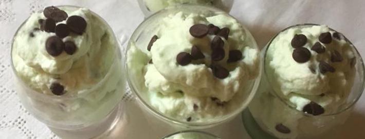 Crema alla menta. Buona come dessert  o per la cheesecake