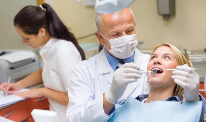 Bocca sana in poche mosse con i consigli del dentista 