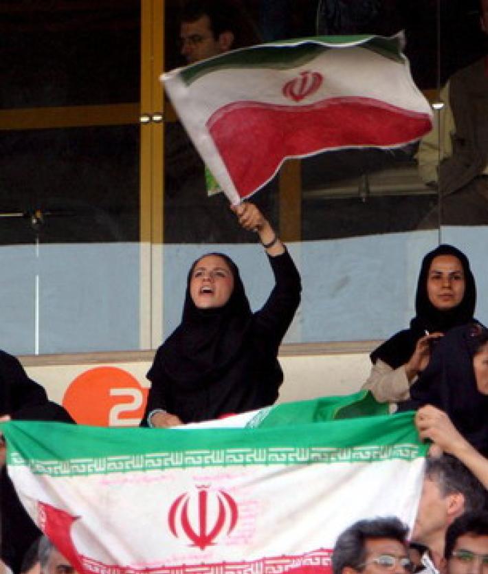 Stadi vietati alle donne: morta la tifosa iraniana che si era data fuoco per protesta