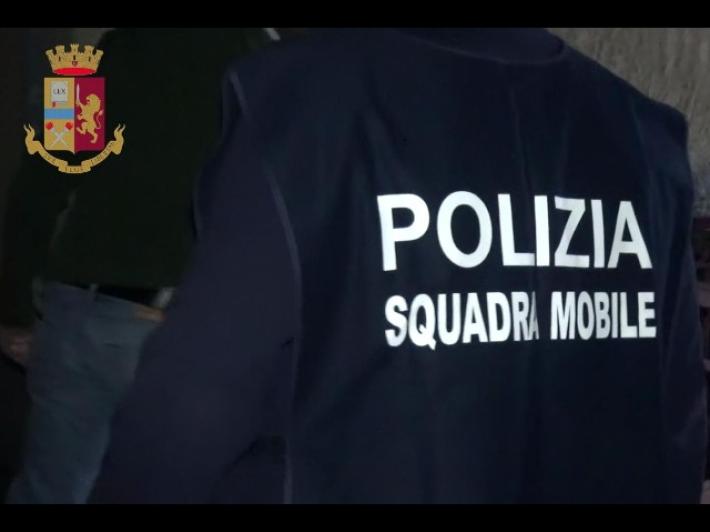 Ricercato da tempo per spaccio,  preso mentre stava facendo l'esame di guida per la patente