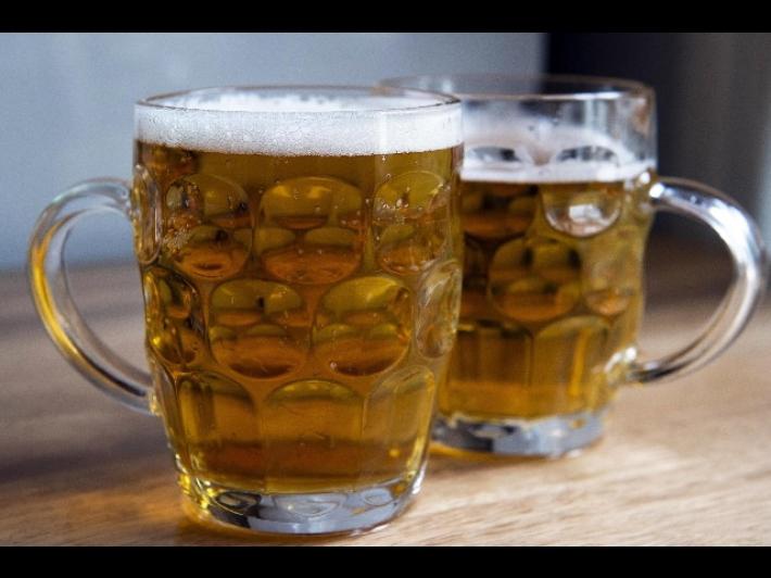 Beve una birra durante un furto, incastrato dal dna 4 anni dopo