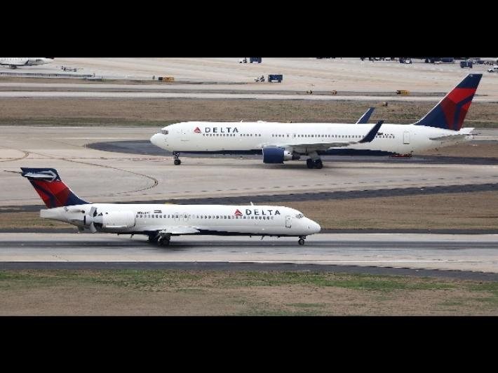 Volo Delta: atterraggio emergenza, da 9mila metri a terra in 8 minuti