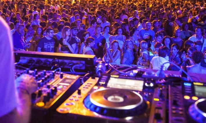 Spray al peperoncino alla discoteca milanese Hollywood, due contusi