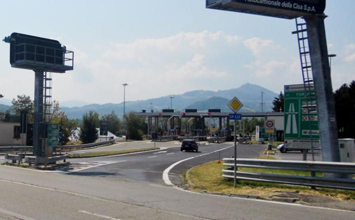 Il casello di Fornovo chiuso in entrata  dalle 21 di luned&igrave; alle 5 di marted&igrave;