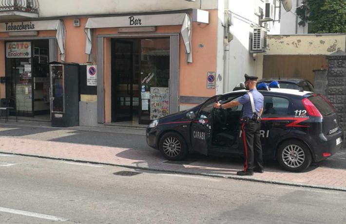 Una 34enne colpisce un uomo alla testa poi aggredisce i carabinieri: arrestata