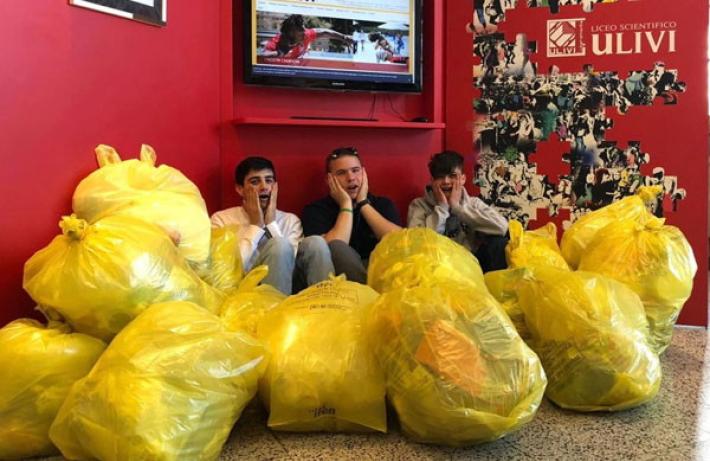 Ulivi, bottigliette  di plastica al bando: arrivano le borracce 