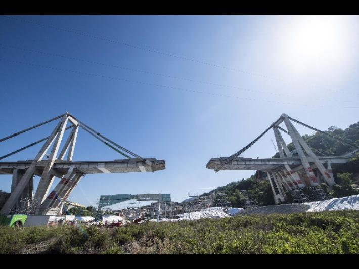 Autostrade, Conte: 'Non faremo sconti ai privati'