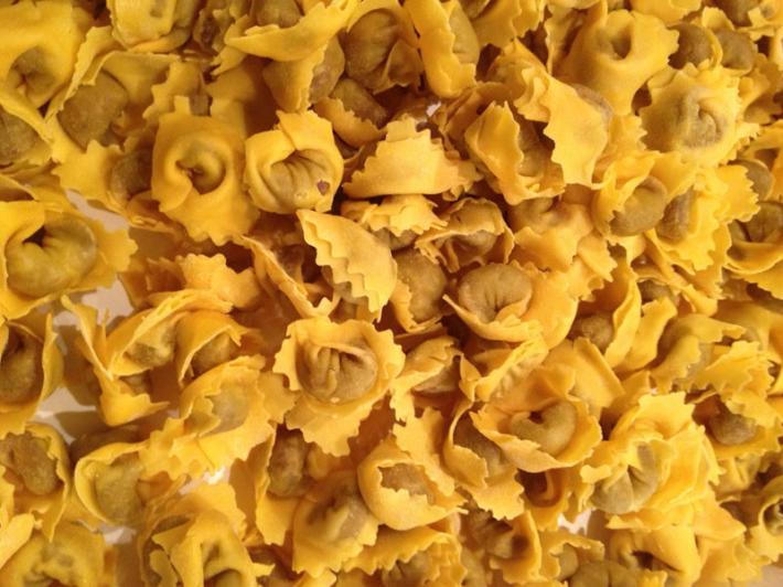 Tortellini senza carne di maiale a Bologna per la festa patronale: &egrave; polemica
